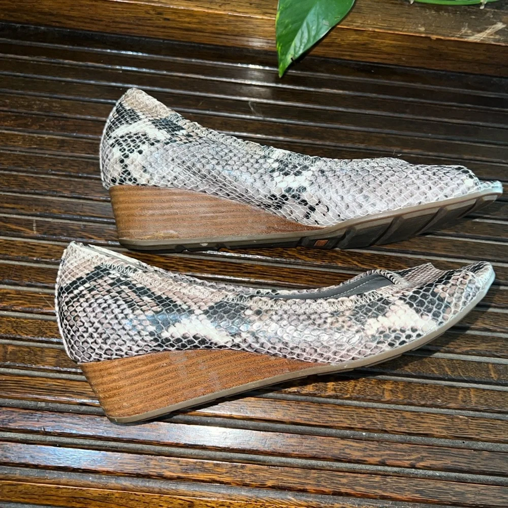 Cole Haan Women's Snakeskin‎ Peep Toe Heels - Black and Tan